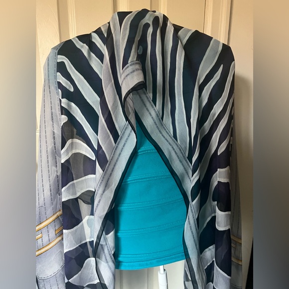 Fendi Scarf/Shawl. Zebra Print. 100% Scarf. Made in Italy. - Picture 5 of 16